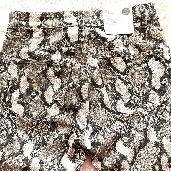 NWT H&M  HIGH WAISTED SNAKESKIN JEAN - Picture 7 of 15